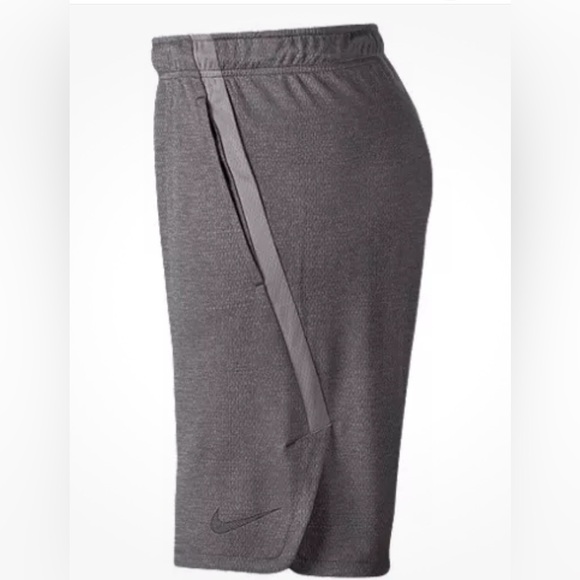 Nike Dri-fit Training Shorts in Gunsmoke Gray size medium - Picture 4 of 9